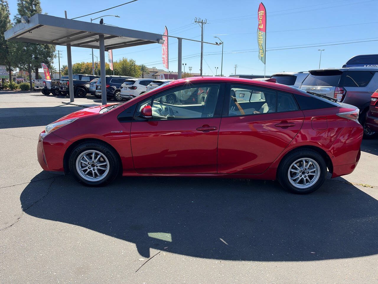 Used 2017 Toyota Prius Two w/ Prius Two Safety Plus Package FWD image 8