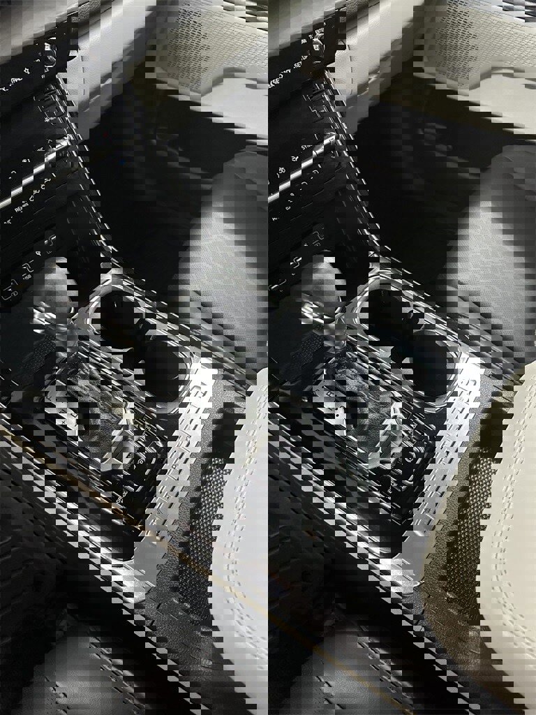 Used 2022 Kia Carnival EX image 17