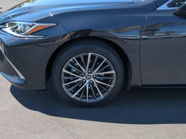 Used 2025 Lexus ES 300h w/ Premium Package FWD image 9