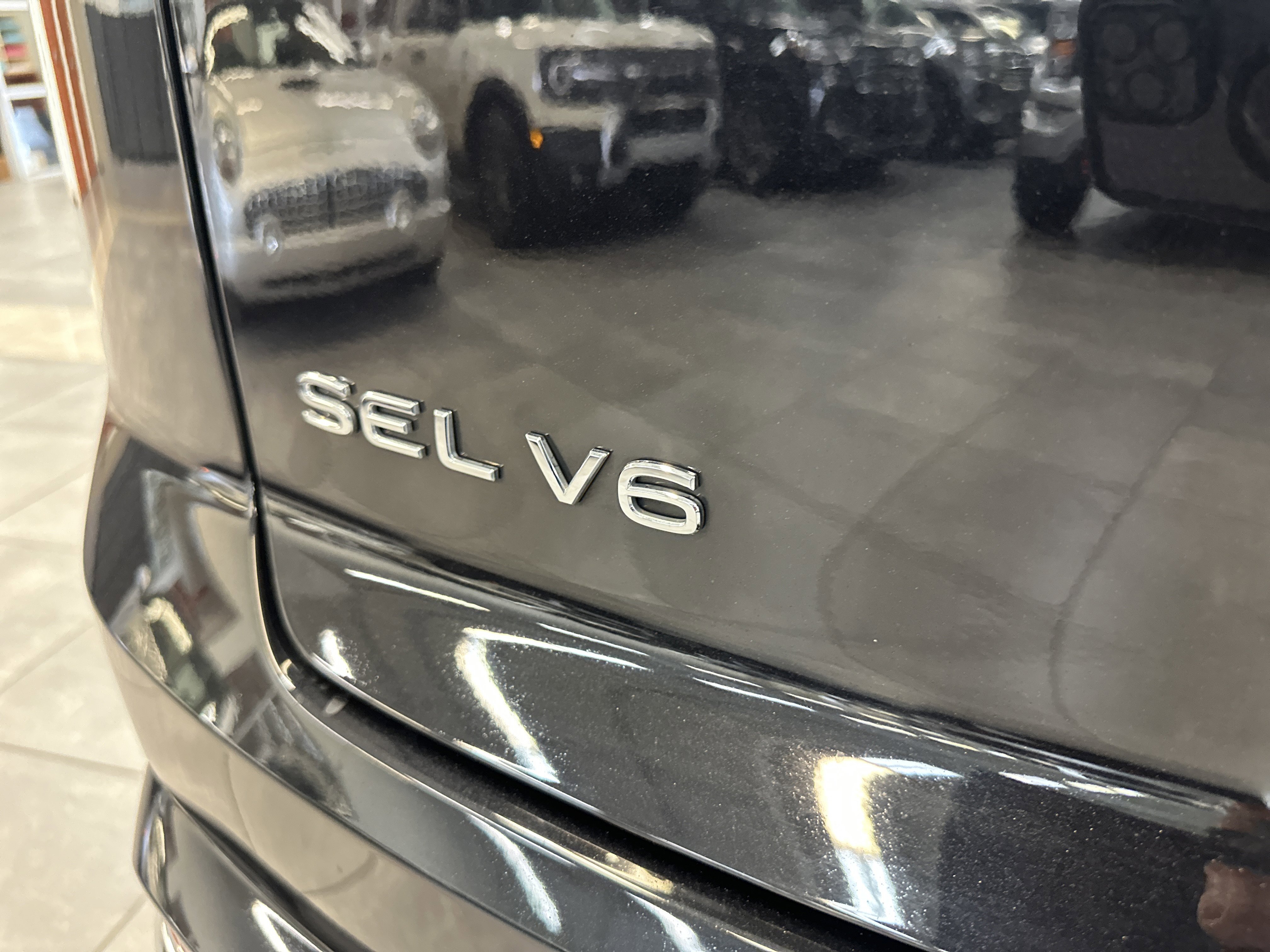 Used 2023 Volkswagen Atlas Cross Sport SEL image 11