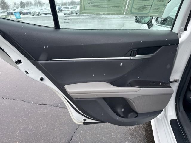 Used 2023 Toyota Camry SE image 30