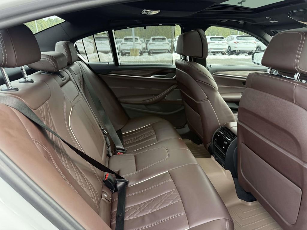 Used 2022 BMW 530i w/ Executive Package image 16
