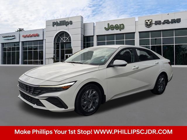 Used 2024 Hyundai Elantra SEL FWD image 7