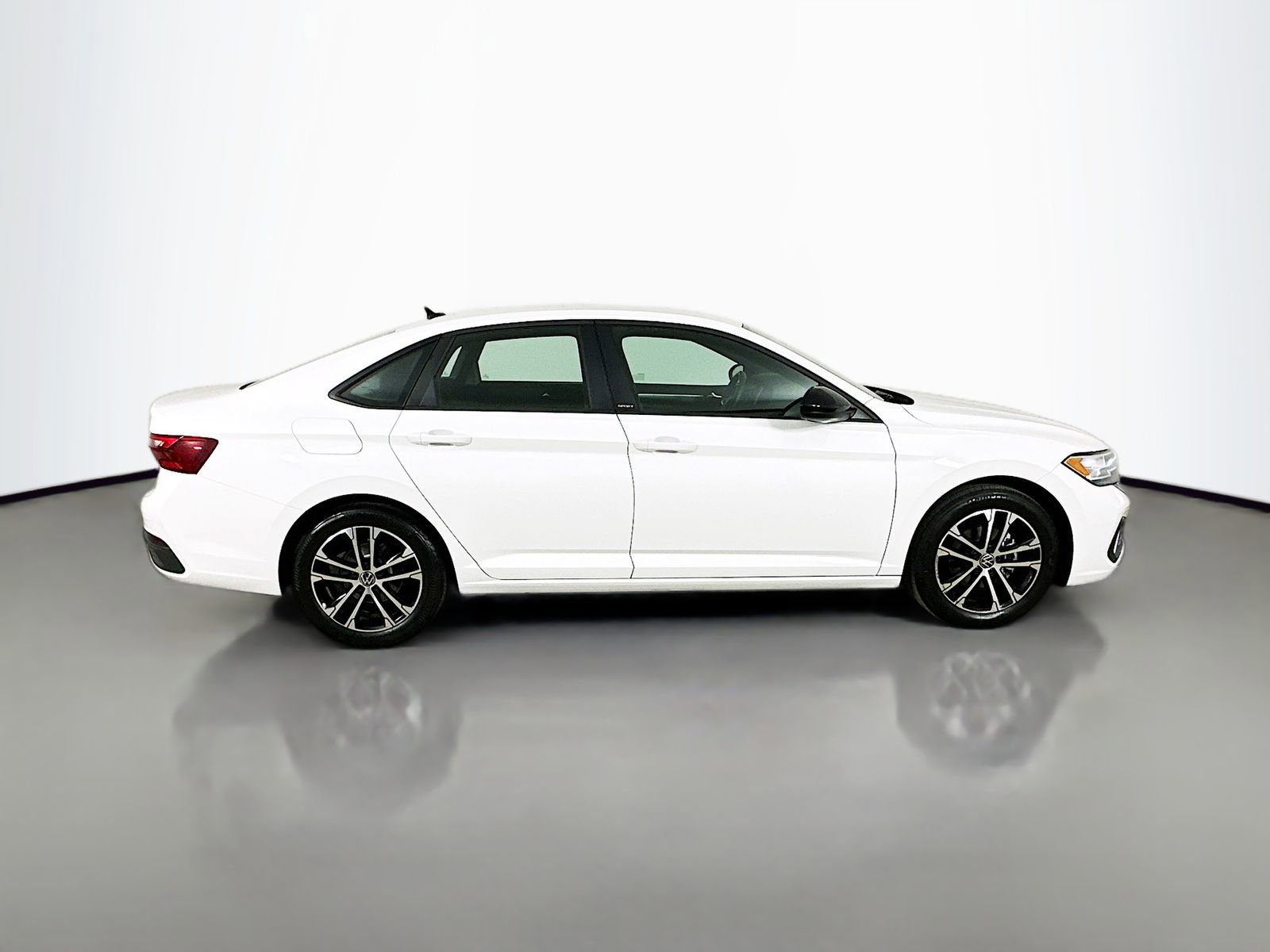 Used 2024 Volkswagen Jetta Sport FWD image 4