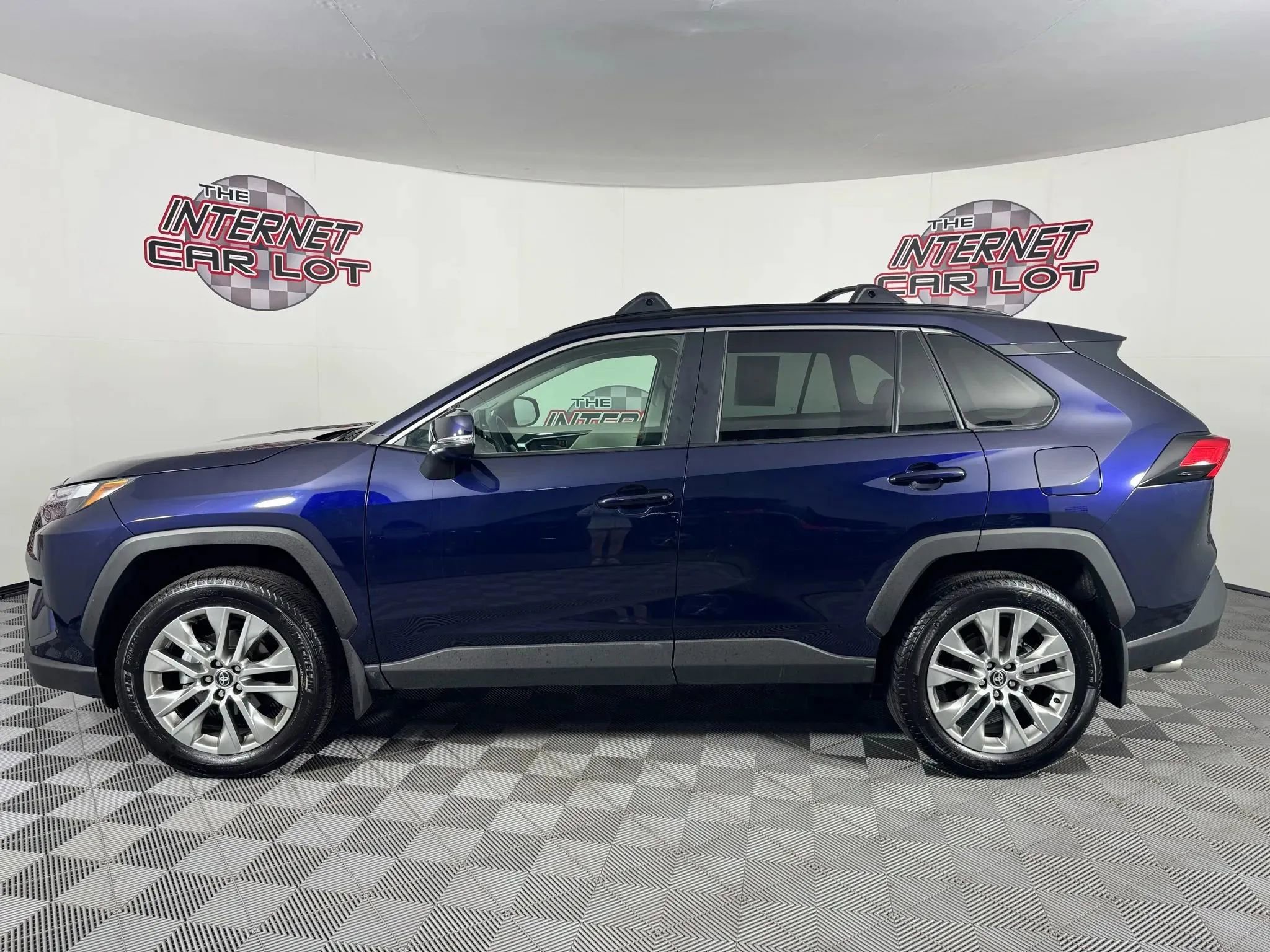 Used 2025 Toyota RAV4 XLE Premium w/ Weather Package AWD/4WD image 4