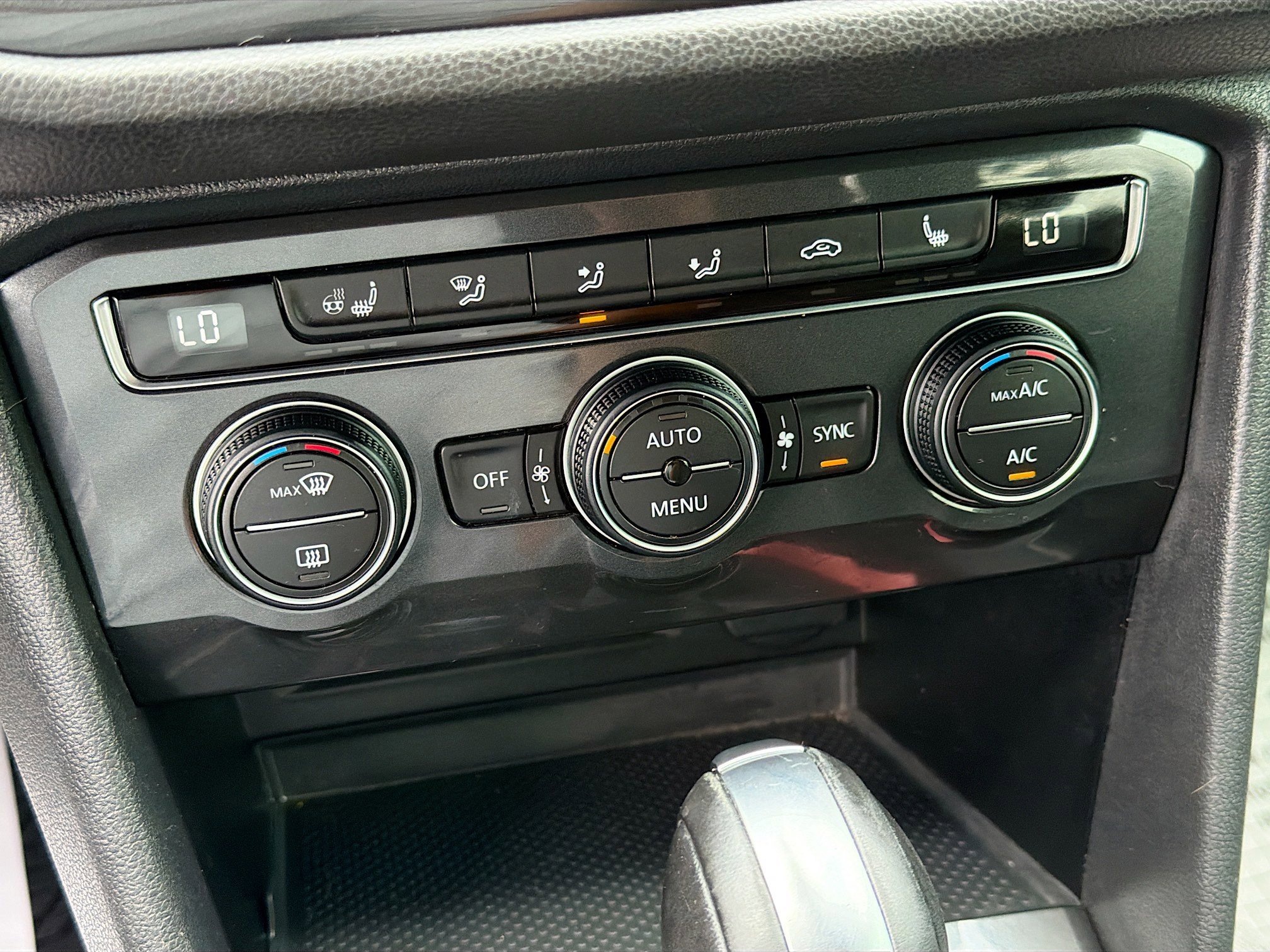 Used 2019 Volkswagen Tiguan SEL Premium AWD/4WD image 33