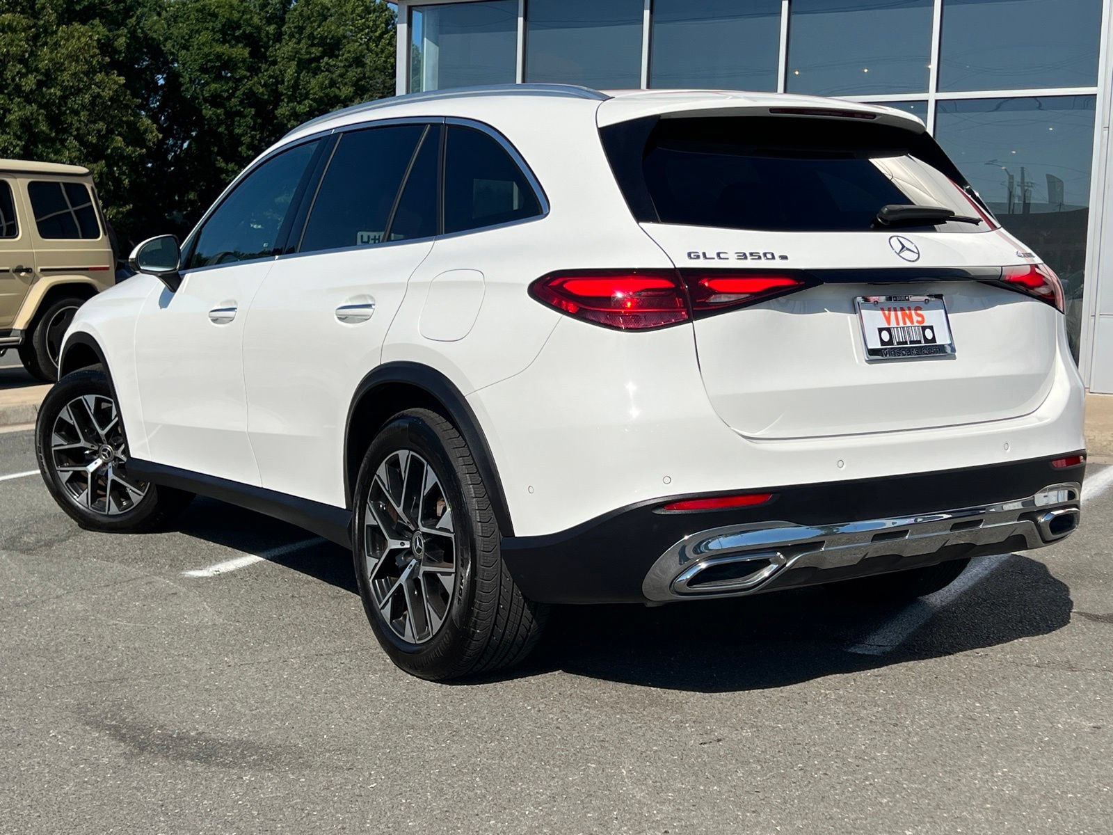 Used 2025 Mercedes-Benz GLC 350e 4MATIC w/ Advanced USB Package image 36