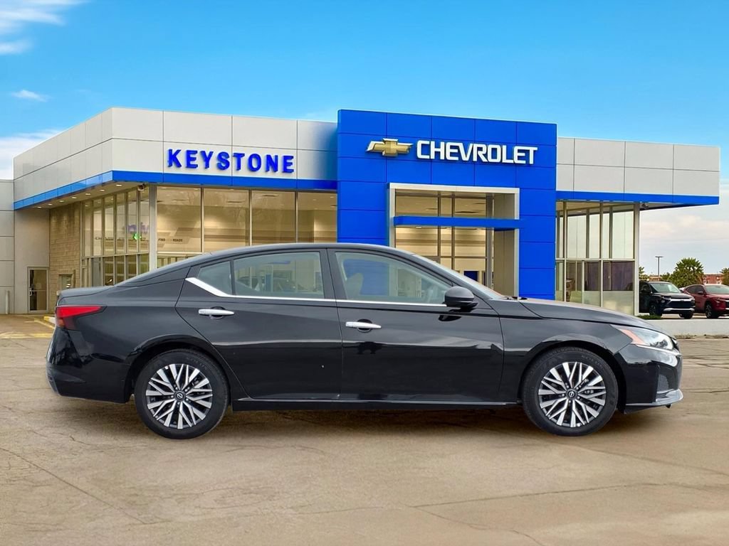 Used 2025 Nissan Altima 2.5 SV FWD image 8