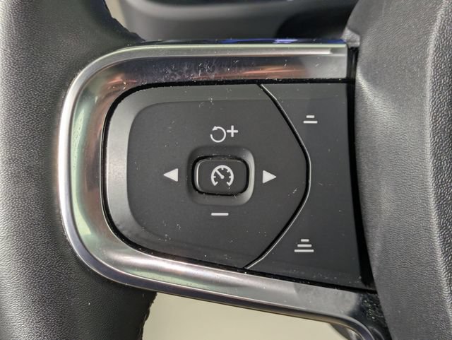 Used 2023 Volvo XC40 B4 Ultimate FWD image 17