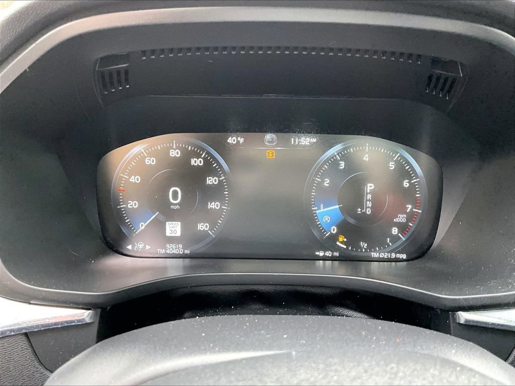 Used 2018 Volvo XC60 T6 Momentum w/ Convenience Package image 16