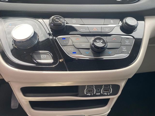 Used 2023 Chrysler Voyager LX FWD image 23