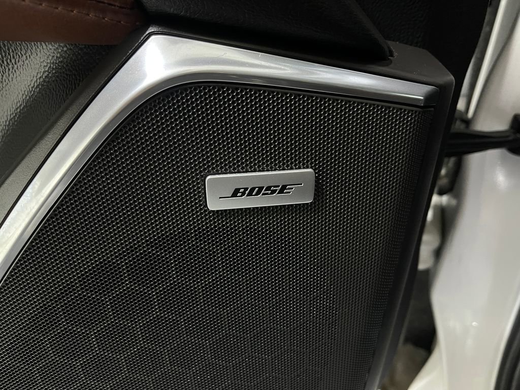 Used 2018 Cadillac Escalade Premium Luxury image 19