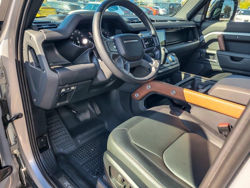 Used 2024 Land Rover Defender 110 X-Dynamic SE image 9