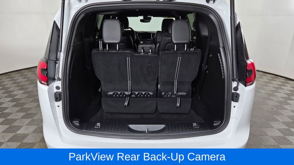 Used 2026 Chrysler Pacifica Select image 10