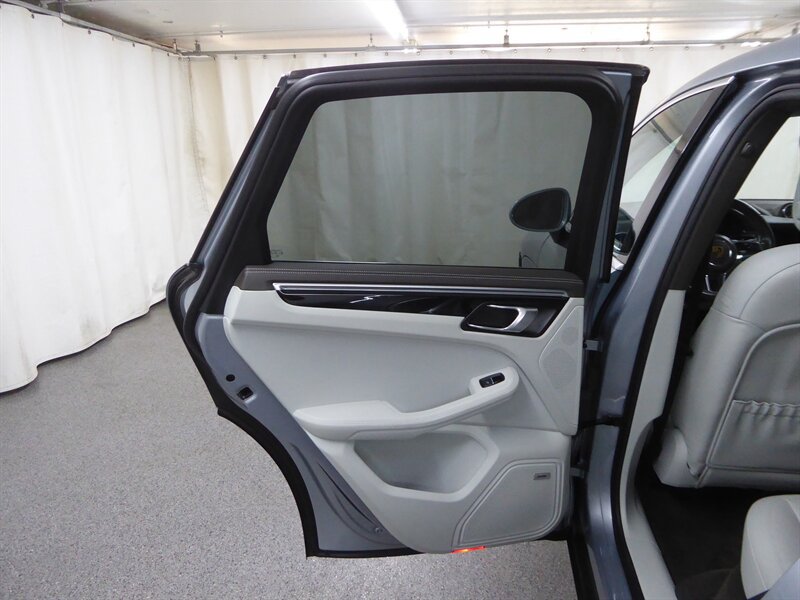 Used 2021 Porsche Macan S AWD/4WD image 28