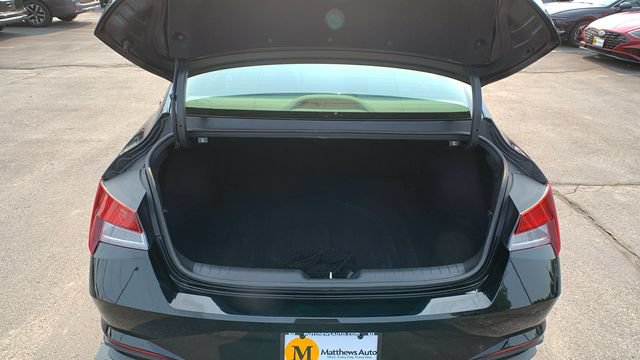 Used 2023 Hyundai Elantra SE FWD image 24