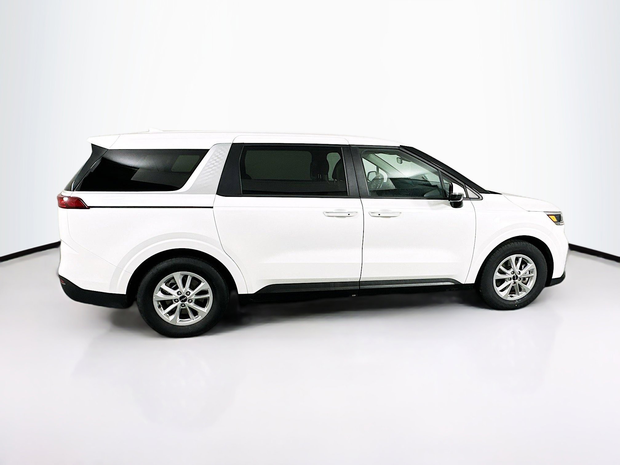 Used 2024 Kia Carnival LX image 10