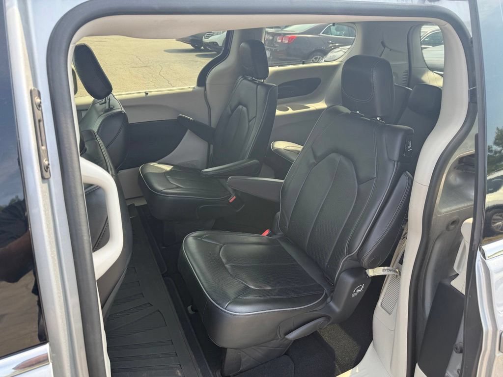 Used 2018 Chrysler Pacifica Limited FWD image 8