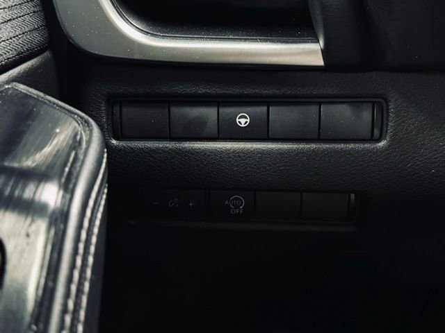 Used 2023 Nissan Rogue SV image 27