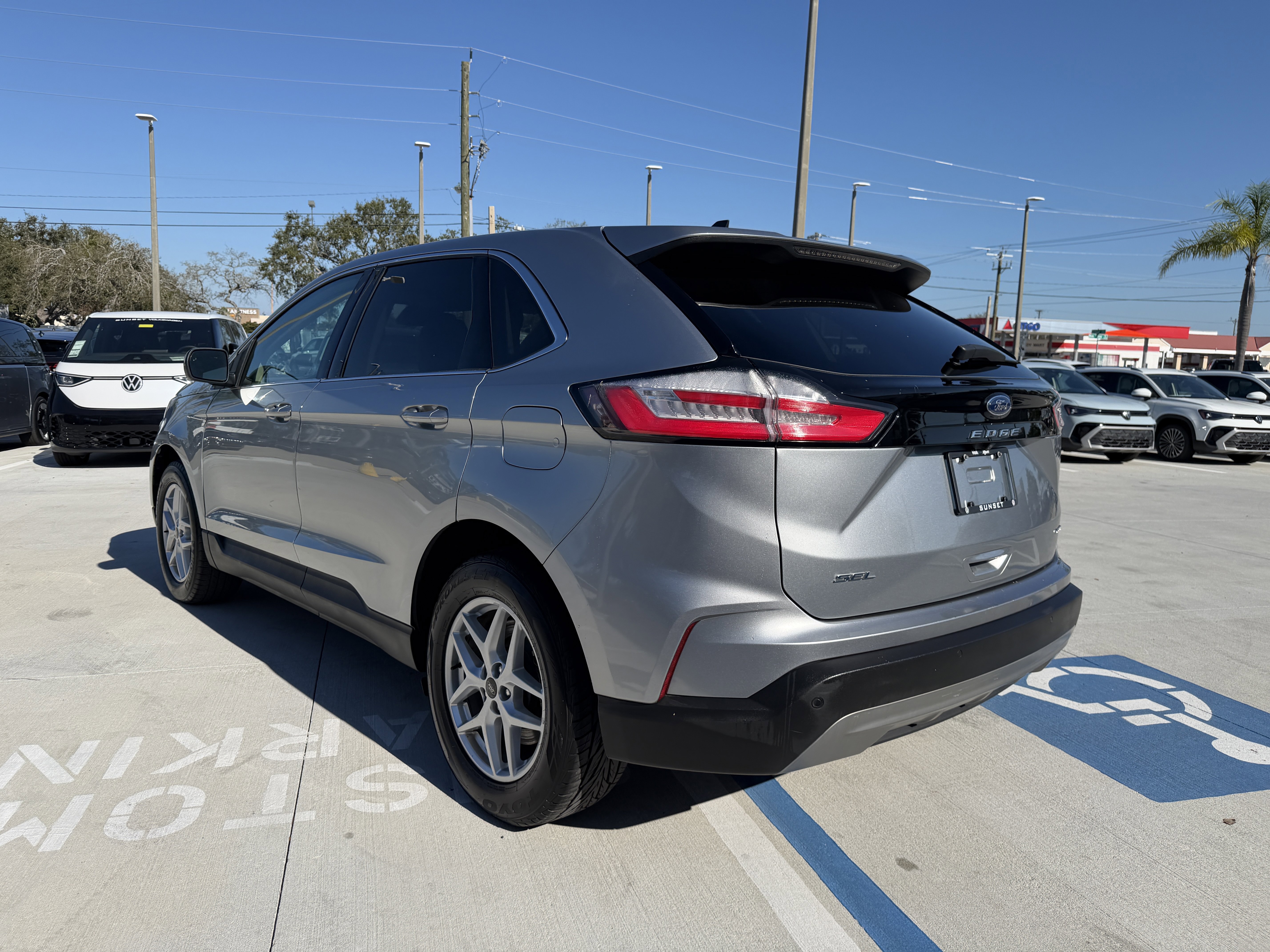 Used 2023 Ford Edge SEL image 5