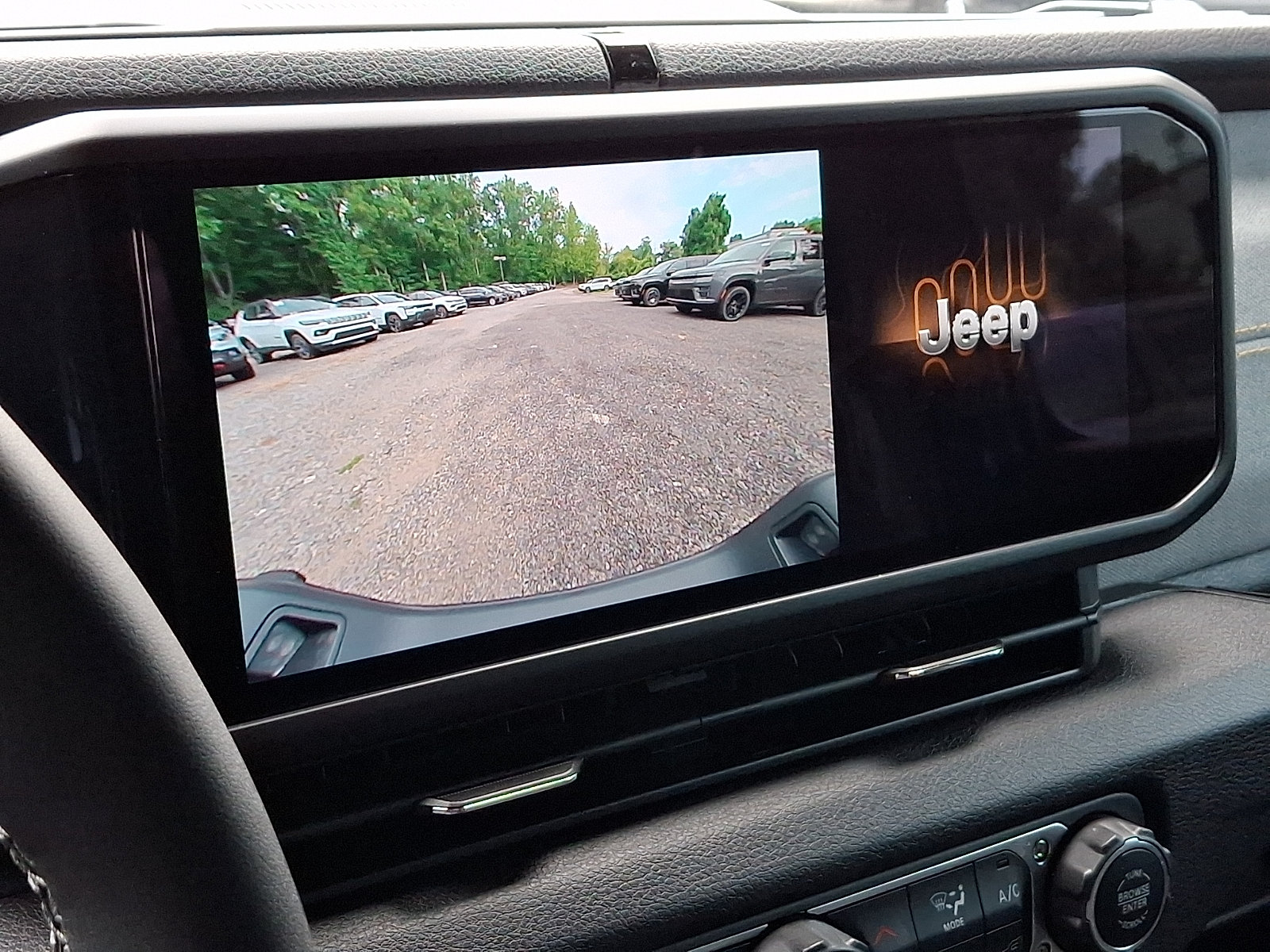 Certified 2025 Jeep Gladiator Sport AWD/4WD image 17