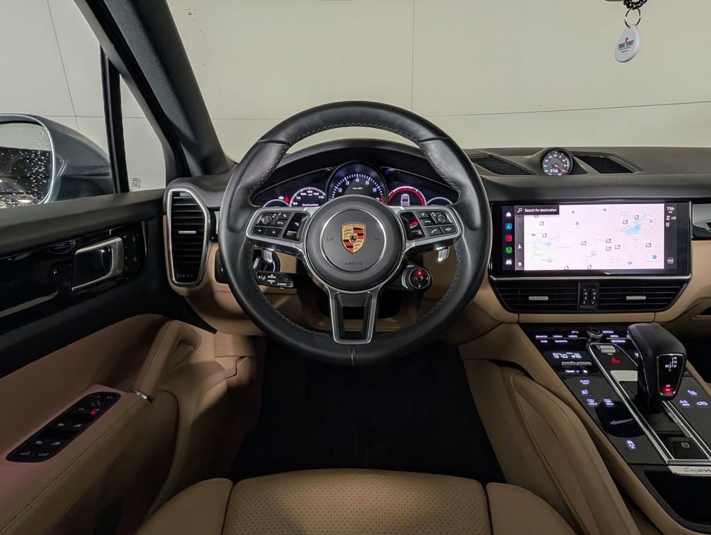 Certified 2023 Porsche Cayenne Platinum Edition image 21