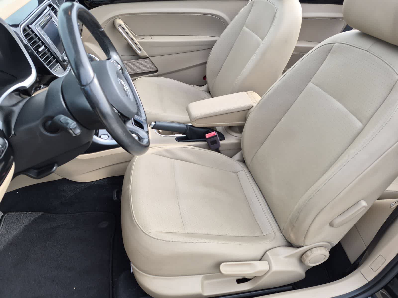 Used 2019 Volkswagen Beetle 2.0T SE FWD image 17