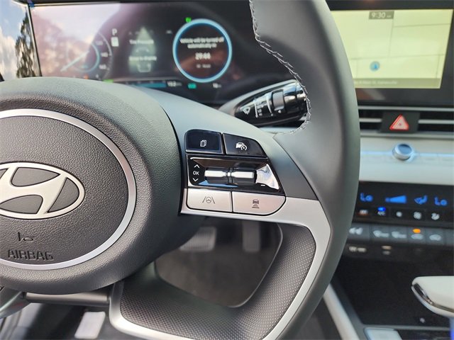 New 2025 Hyundai Elantra Limited image 24