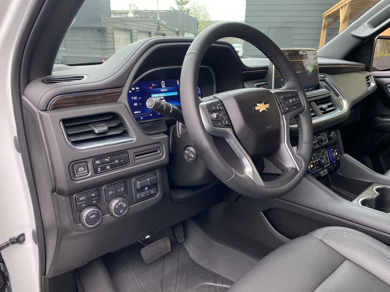 Used 2023 Chevrolet Tahoe LT w/ Luxury Package AWD/4WD image 2