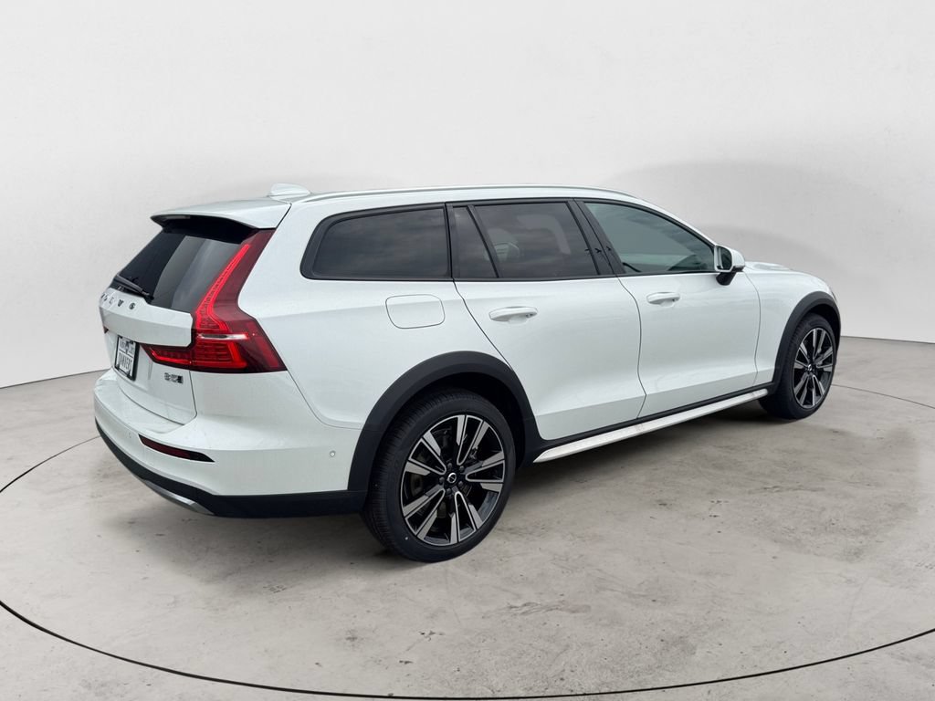 New 2026 Volvo V60 B5 Cross Country Ultra w/ Climate Package AWD/4WD image 7