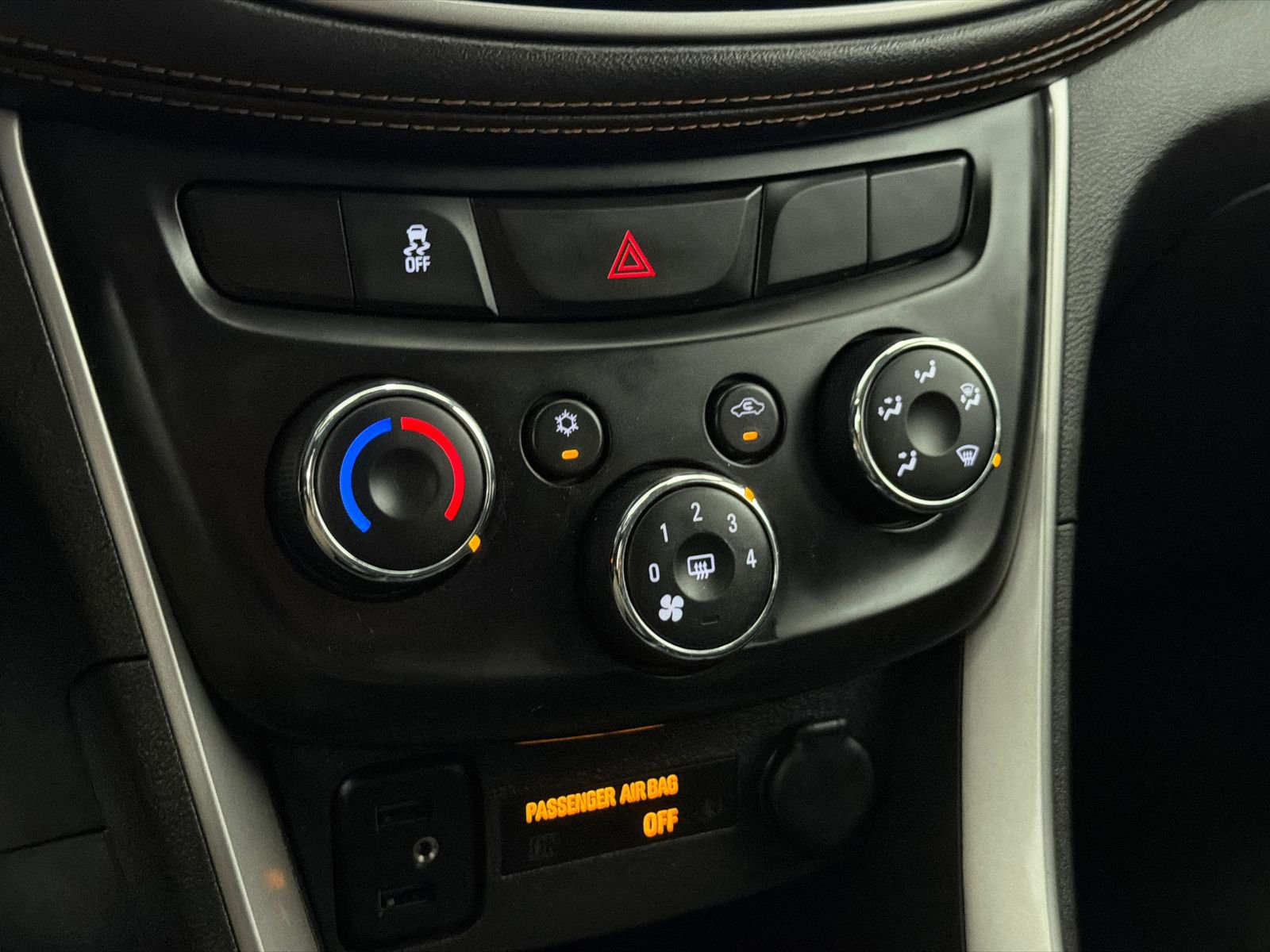 Used 2020 Chevrolet Trax LT w/ LT Convenience Package image 25