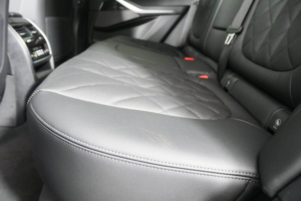 Used 2026 BMW X5 sDrive40i w/ Executive Package RWD image 15