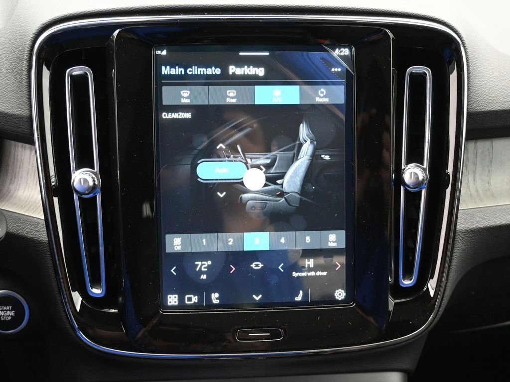 New 2025 Volvo XC40 B5 Ultra w/ Climate Package image 13