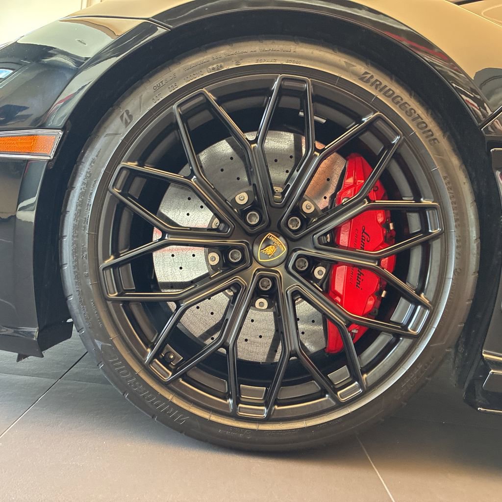 Used 2024 Lamborghini Revuelto AWD/4WD image 20