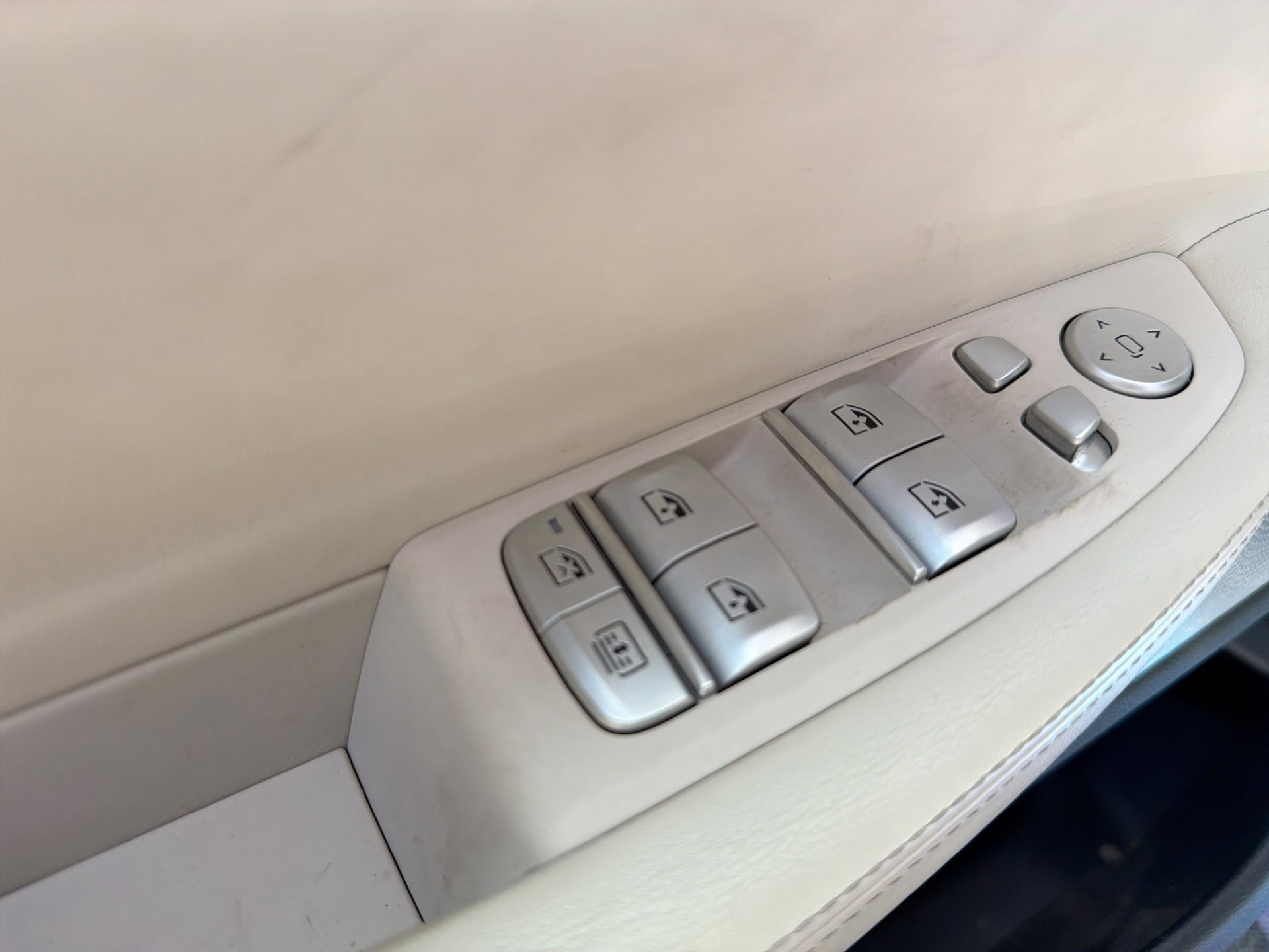 Used 2018 BMW 750i RWD image 15