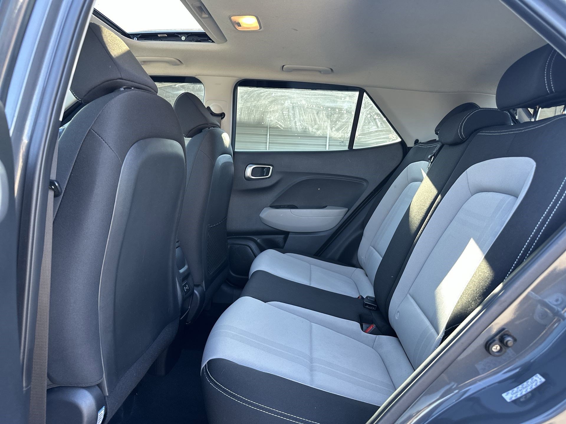 Used 2024 Hyundai Venue SEL image 16