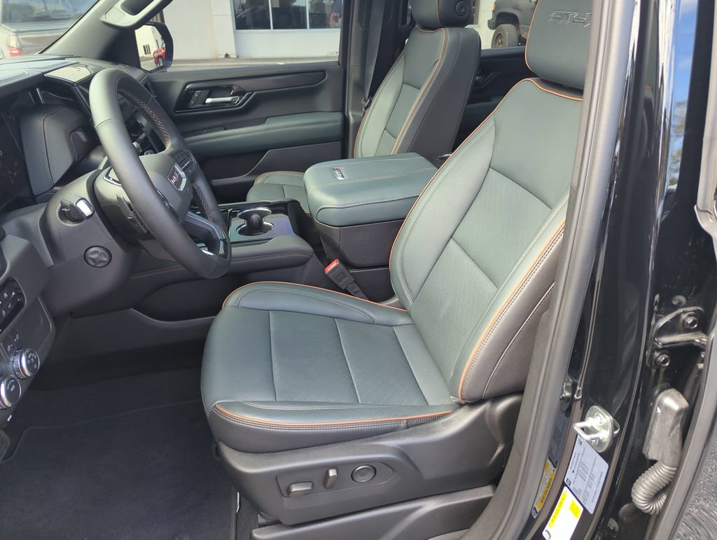 Used 2025 GMC Yukon AT4 w/ AT4 Premium Package AWD/4WD image 11