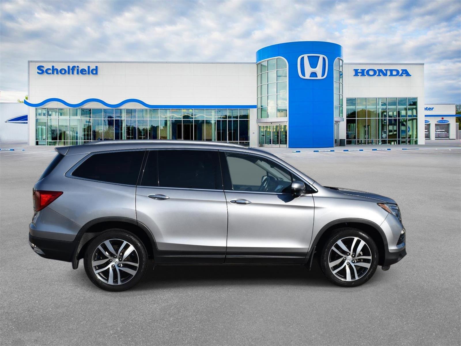 Used 2018 Honda Pilot Touring image 2