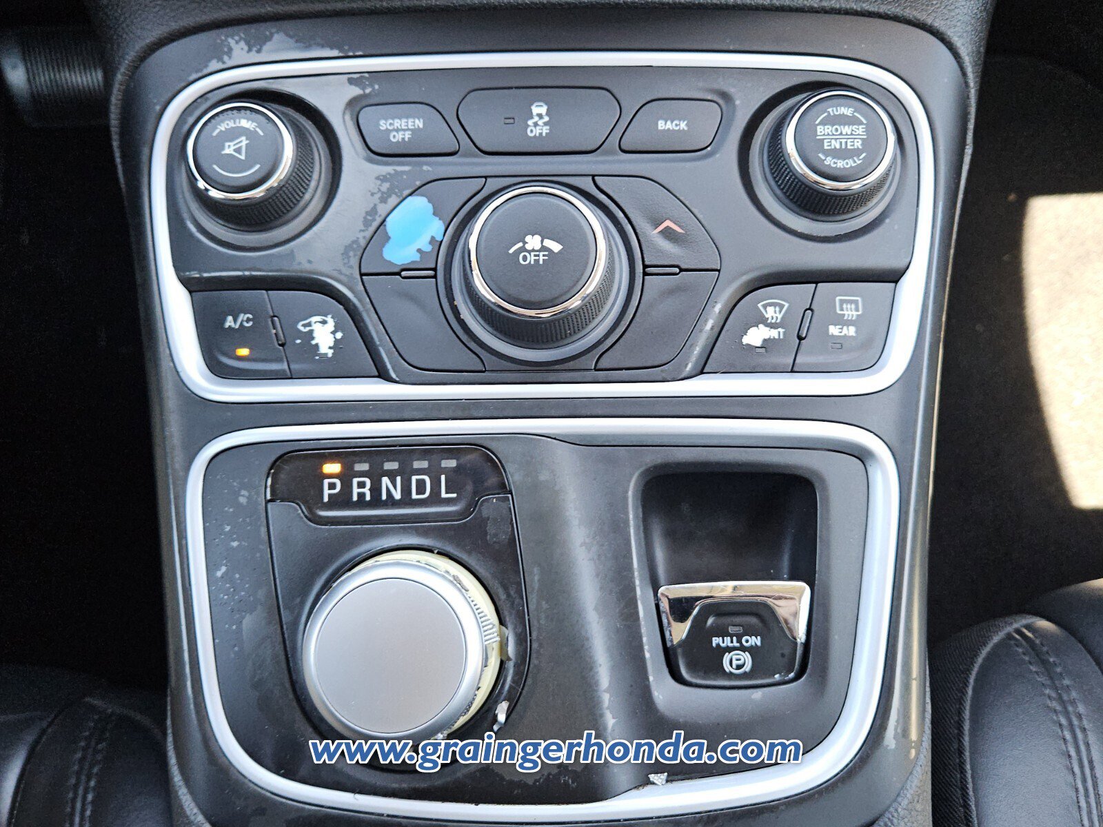 Used 2017 Chrysler 200 Limited Platinum image 17