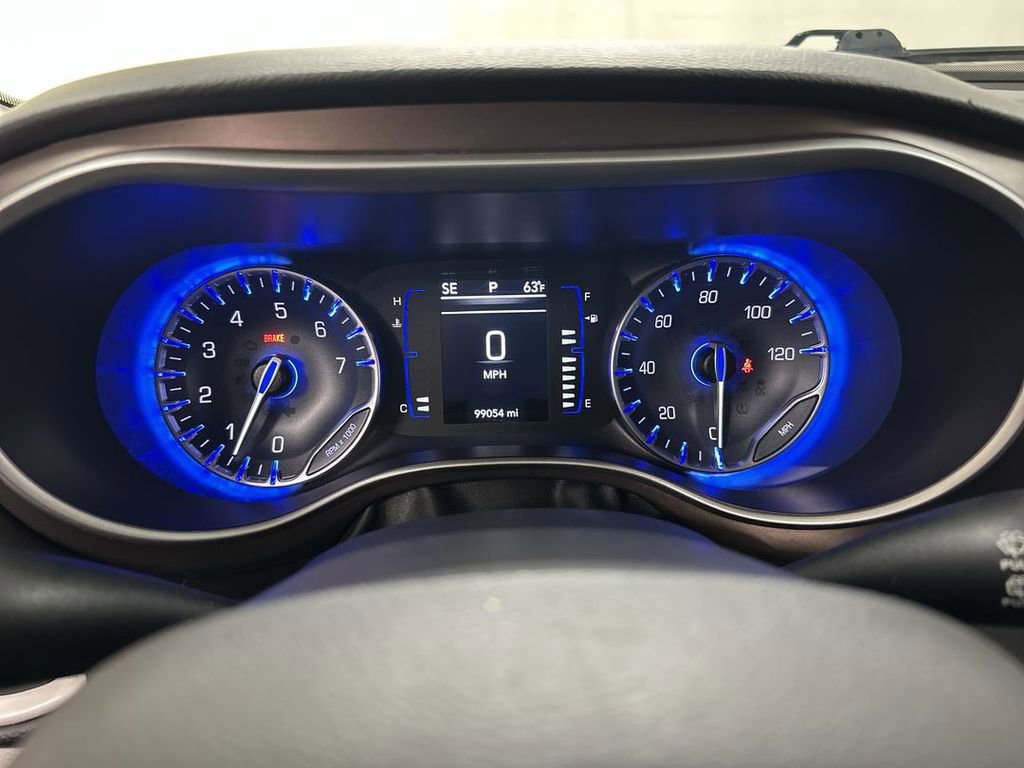 Used 2018 Chrysler Pacifica Touring-L w/ Tire & Wheel Group image 13