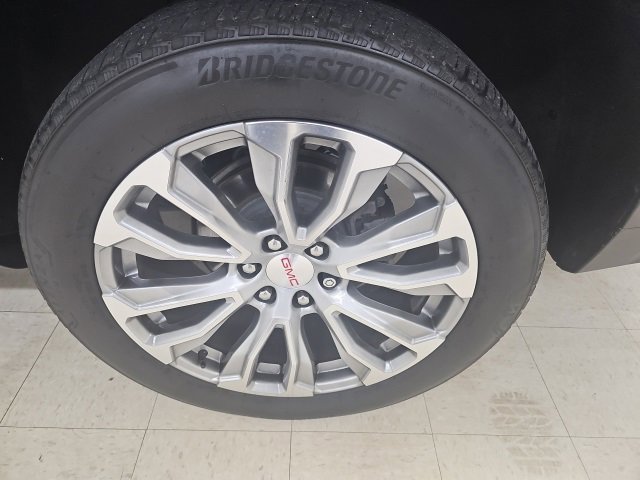 Used 2021 GMC Yukon Denali w/ Denali Premium Package image 24