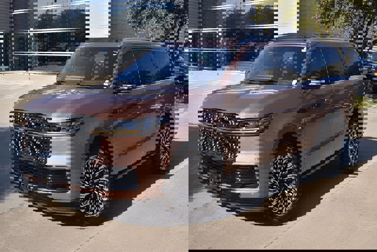 Certified 2025 Lincoln Navigator Black Label image 50