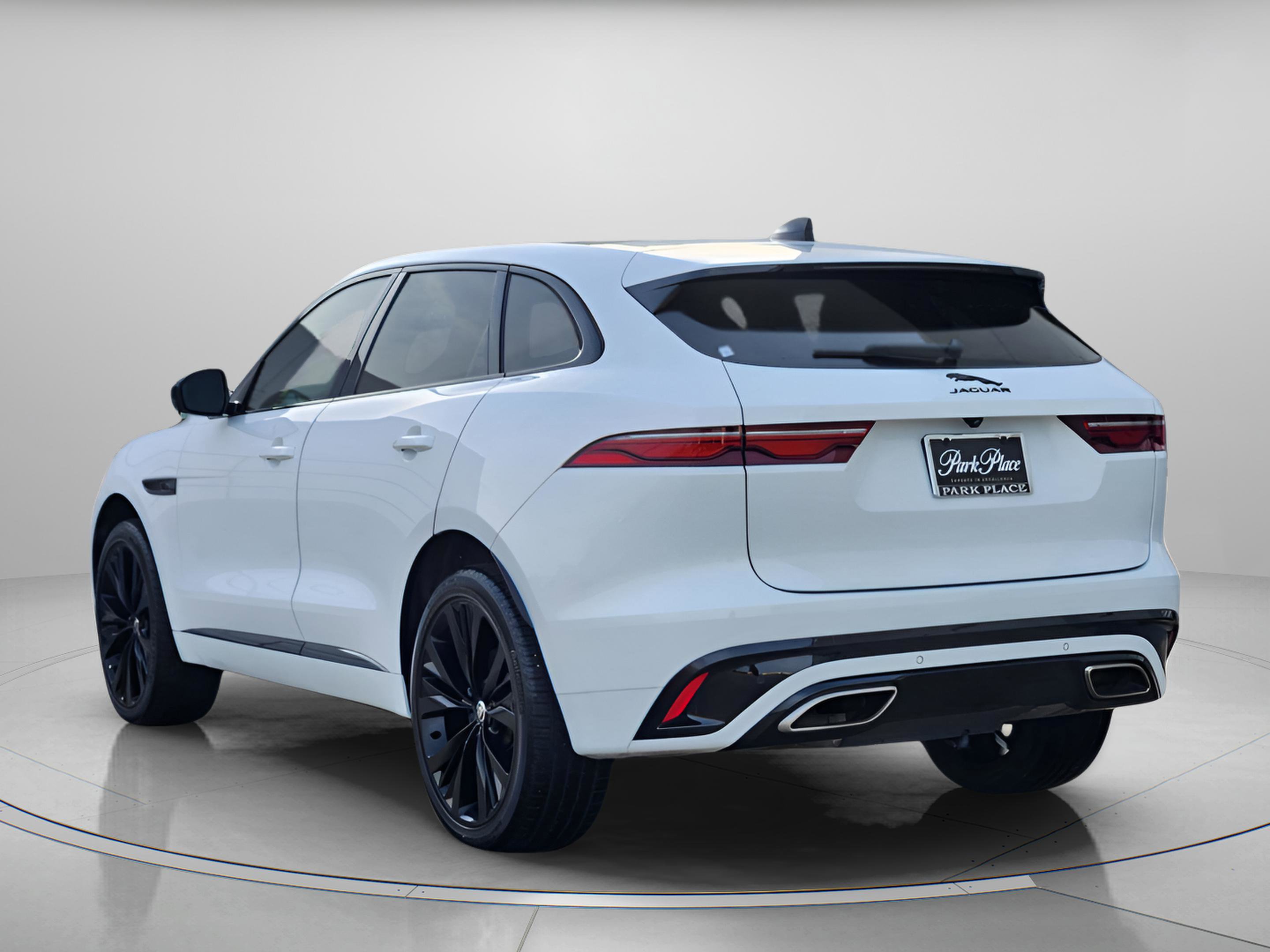Certified 2024 Jaguar F-PACE R-Dynamic S image 3