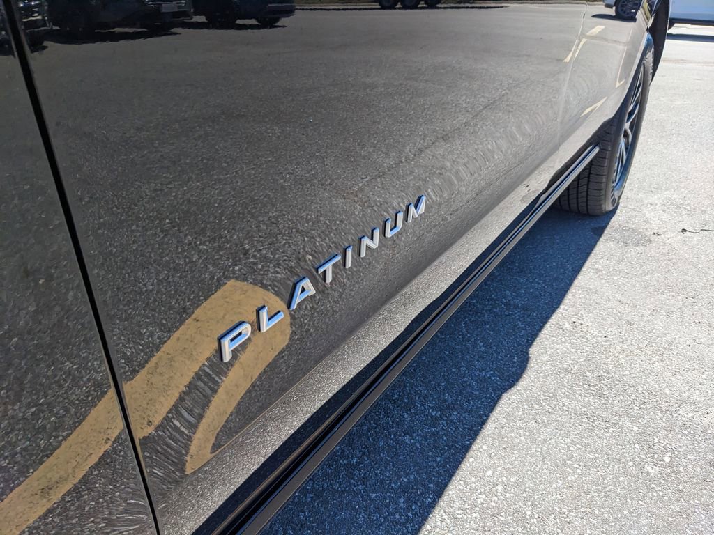Used 2025 Ford Expedition Max Platinum image 11