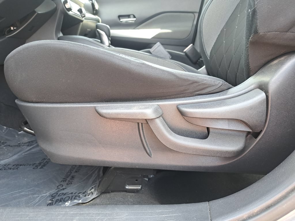 Used 2019 Nissan Kicks SV FWD image 27