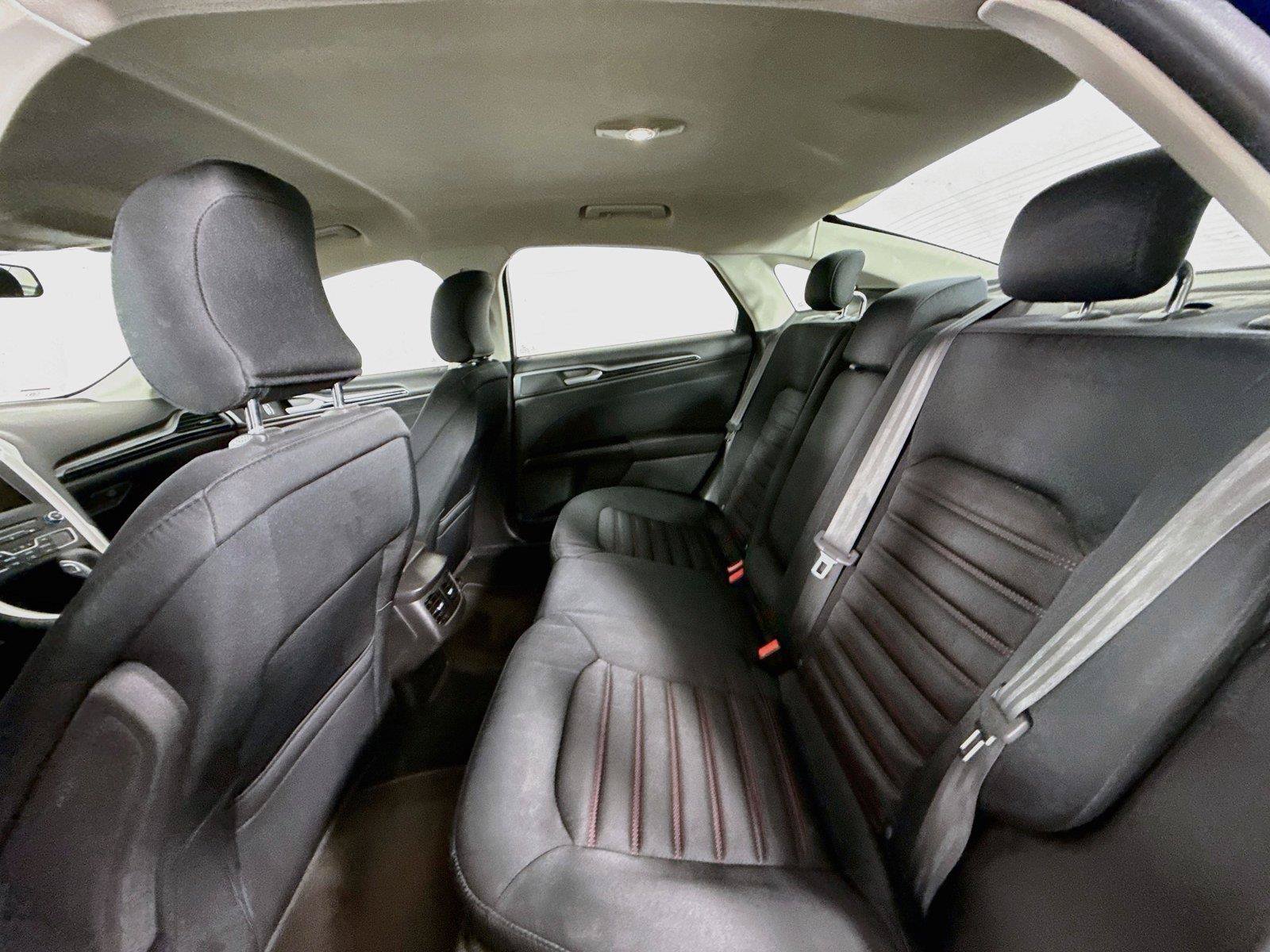Used 2016 Ford Fusion SE FWD image 29