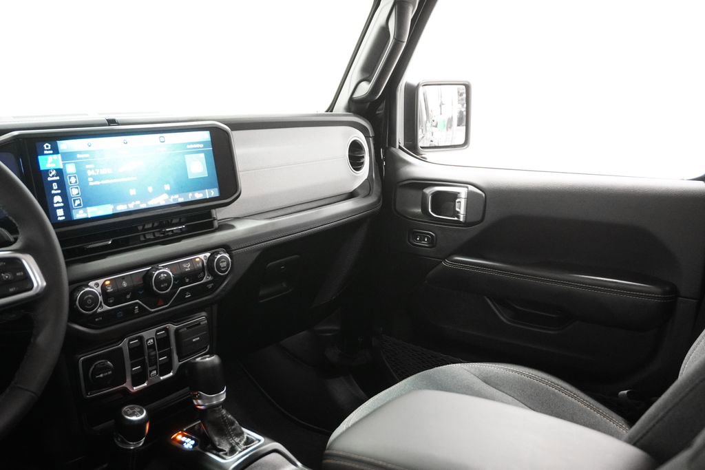 Certified 2025 Jeep Wrangler Unlimited Sahara image 18