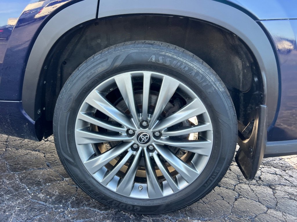 Used 2022 Toyota Highlander Platinum AWD/4WD image 48