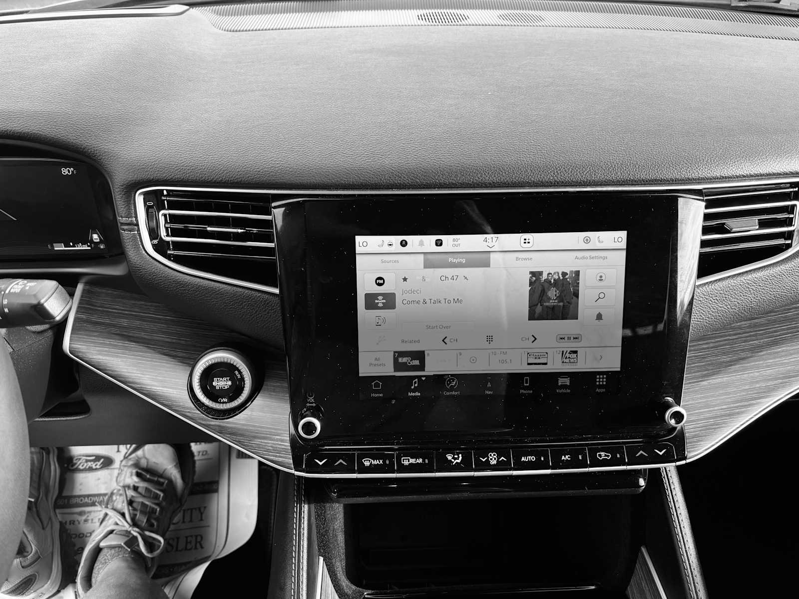 Certified 2024 Jeep Wagoneer L Series III w/ Flexible Seating Group image 33