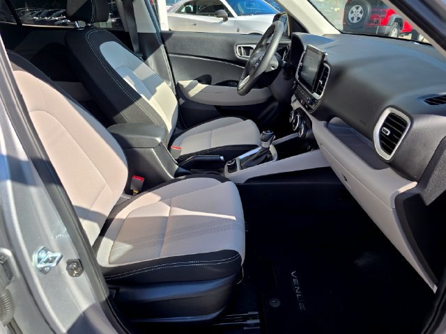 Used 2025 Hyundai Venue SEL FWD image 42